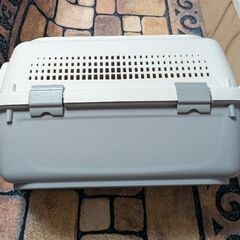（中古）ペットキャリーケース　Sサイズの画像