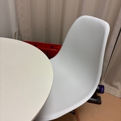 机、椅子の画像