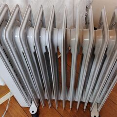 世田谷区近辺配送可能　劣化品　正常作動品　暖房器具　オイルヒーター　デロンギ H291115TEC　1500W　11枚ファン　1998年製　の画像