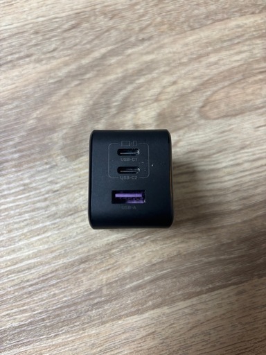 65w出力　急速充電器type-C×2 USB-A×1　