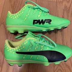 22CM  美品　サッカー靴とミズノすね当てセットの画像