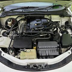 マツダ　ロードスター　型式：NC　VS RHT(ルーフ：ハードタイプ電動フルオープンカー）年式：2011年（平成23年）：グレード：VS_RHTブラックチューンド　車体番号（下３ケタ）：１５８　形状：スポーツ/クーペ　シフト：AT６速色：クリスタルホワイトパールマイカ　走行距離：67,000Kmの画像
