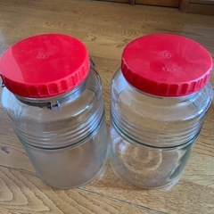 果実酒瓶　4リッター　中古　内蓋無し2本の画像