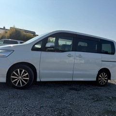 日産セレナの画像