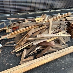「木材自由にお取りください！」の画像