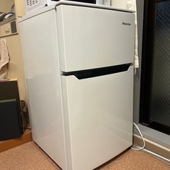 【美品】【2019年製】Hisense 93L 2ドア冷凍冷蔵庫　ホワイト　一人暮らし用　新生活　シンプル　小型冷蔵庫　 の画像
