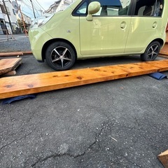 昭和レトロ回らないお寿司屋さんのカウンター無垢材の画像