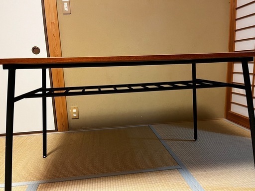 テーブル