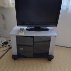 REGZAテレビとテレビ台