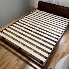 ダブルベッド　コンセント付き