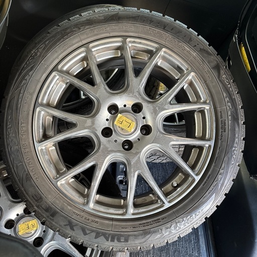 【お受け渡し決定】スタッドレスタイヤ4本セット（235/50R18）