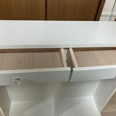 白い棚の画像