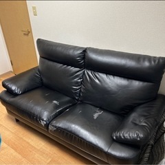 無料！2/2まで 黒色皮のソファの画像