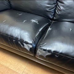 無料！2/2まで 黒色皮のソファの画像
