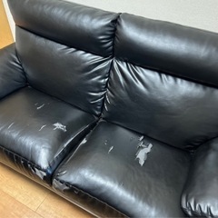 無料！2/2まで 黒色皮のソファの画像