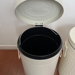 ペダル付ゴミ箱 12L【2個】の画像