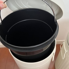 ペダル付ゴミ箱 12L【2個】の画像