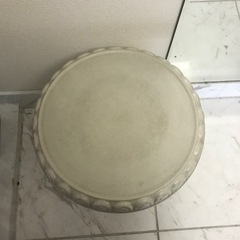 アンティーク陶器の花台の画像