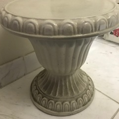 アンティーク陶器の花台の画像