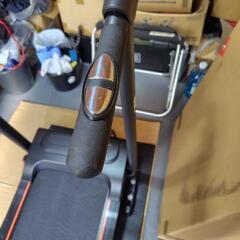 デジタルディスプレイとスピーカー付きのBTM製電動ランナー3521の画像