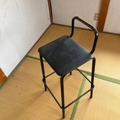 カウンターのチェア差し上げます。