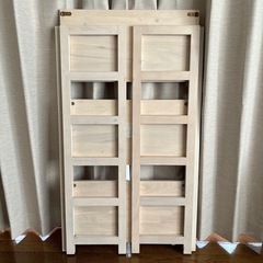 折りたたみできる棚の画像