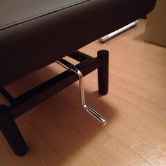 手動式昇降マッサージベッドの画像