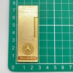 P0123709A ガスライター メルセデスベンツ MERCEDES BENZ 横ローラー ゴールドカラー タバコ レア 葉巻 煙草 アイテム 中古品の画像