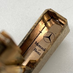 P0123709A ガスライター メルセデスベンツ MERCEDES BENZ 横ローラー ゴールドカラー タバコ レア 葉巻 煙草 アイテム 中古品の画像