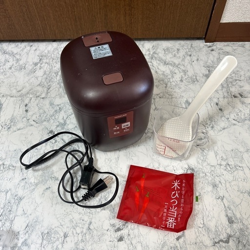 2018年製　炊飯器　1、5合だき　コイズミ