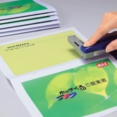 【ほぼ新品⭐️】タテヨコ多用途ホッチキスと芯のセットの画像