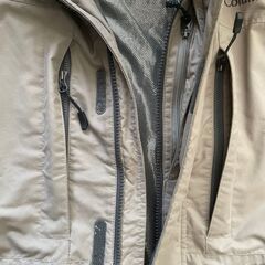 多機能＆実用性抜群！コロンビア オムニヒートジャケット10ポケット付きジャケットの画像