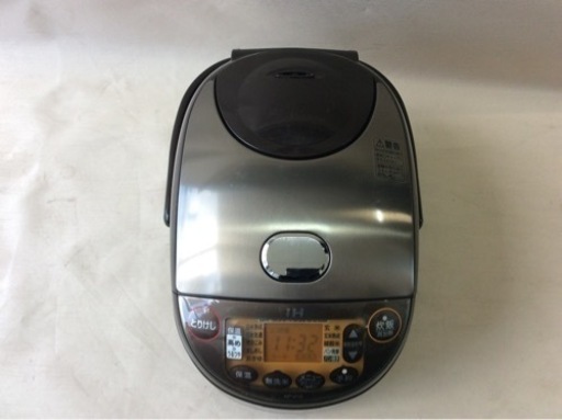 ZOJIRUSHI 炊飯器 NP-VI10 2019年製の中古品です。TI012503