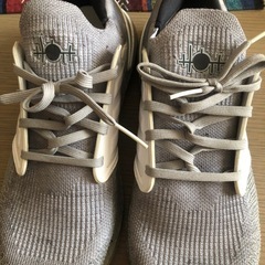 入手困難adidas   スニーカー　28.0