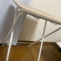 折りたたみ式テーブル