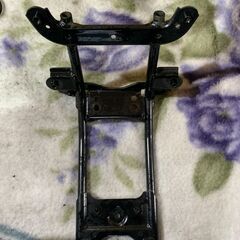 ☆GARAGE-ECO☆L-005中古パーツ  スズキ　レッツバスケット CA43A フロントバスケットのステーの画像