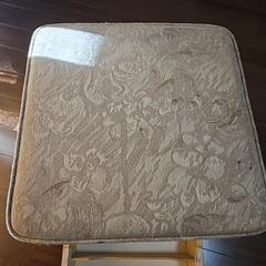 引出し付きスツールの画像