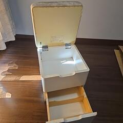 引出し付きスツールの画像