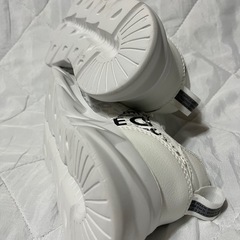 試着のみ24センチ可愛い🩷ホワイトシューズ早い者勝ち♪の画像