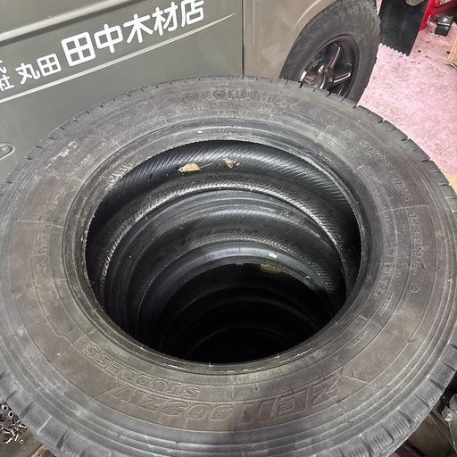 ヨコハマ　スタッドレス　215/70R17.5