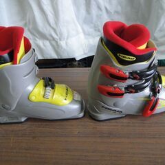 セール中につき、通常特価2,178円より半額の1,089円!　HEAD　スキー靴 CARVEX3　23～23.5cm　　スキーブーツ　ウィンタースポーツ　冬　スポーツ用品の画像