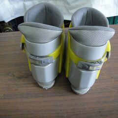 SPORTS AUTHORITY　スポーツオーソリティ　スキー靴　黄色　10S　22cm スキーブーツ　ウィンタースポーツ　冬　スポーツ用品の画像