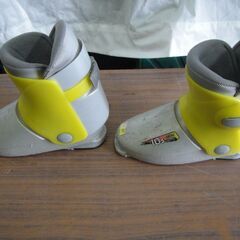 SPORTS AUTHORITY　スポーツオーソリティ　スキー靴　黄色　10S　22cm スキーブーツ　ウィンタースポーツ　冬　スポーツ用品の画像