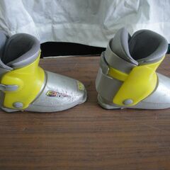 SPORTS AUTHORITY　スポーツオーソリティ　スキー靴　黄色　10S　22cm スキーブーツ　ウィンタースポーツ　冬　スポーツ用品の画像