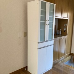 値下げしました。食器棚