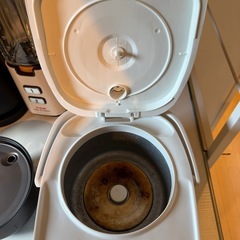 炊飯器（3合炊き）の画像