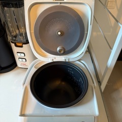 炊飯器（3合炊き）の画像