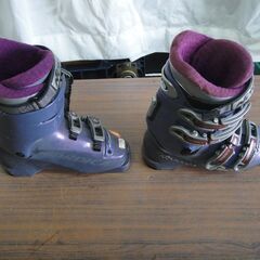 セール中につき、通常特価2,178円より半額の1,089円!　NORDICA　スキー靴　23～23.5cm　PURE OVERLAP　スキーブーツ　ウィンタースポーツ　冬　スポーツ用品の画像