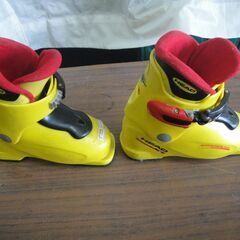 セール中につき、通常特価1,628円より半額の814円! 　HEAD　スキー靴　17～18.5cm CARVEX1　スキーブーツ　ウィンタースポーツ　冬　スポーツ用品の画像