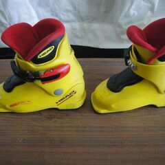 セール中につき、通常特価1,628円より半額の814円! 　HEAD　スキー靴　17～18.5cm CARVEX1　スキーブーツ　ウィンタースポーツ　冬　スポーツ用品の画像